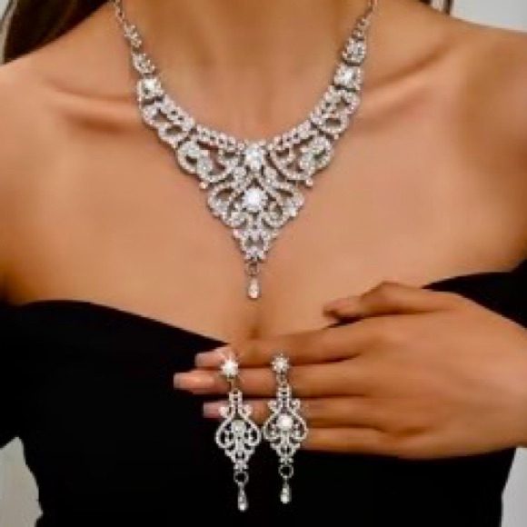 Elegant Rhinestone & Silver Necklace And Earring Set